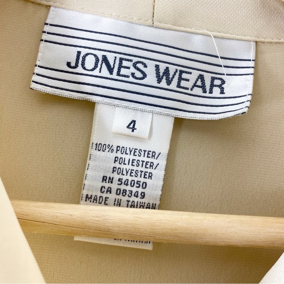 Jones Wear Beige/Ivory Long Sleeve Buttoned Blouse Size 4 - Picture 2 of 9
